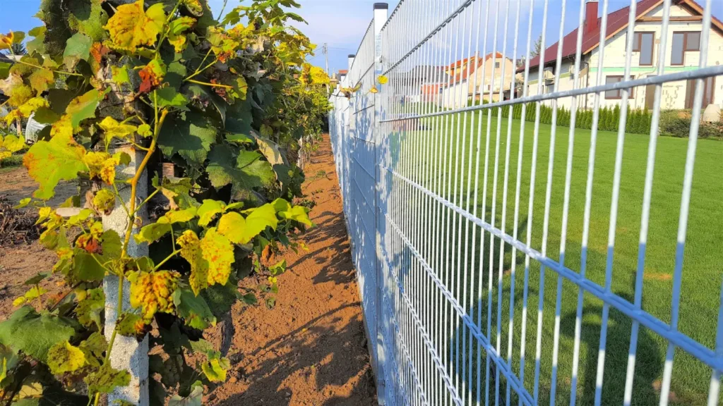 Plot z 2D panelov na hranici pozemku
