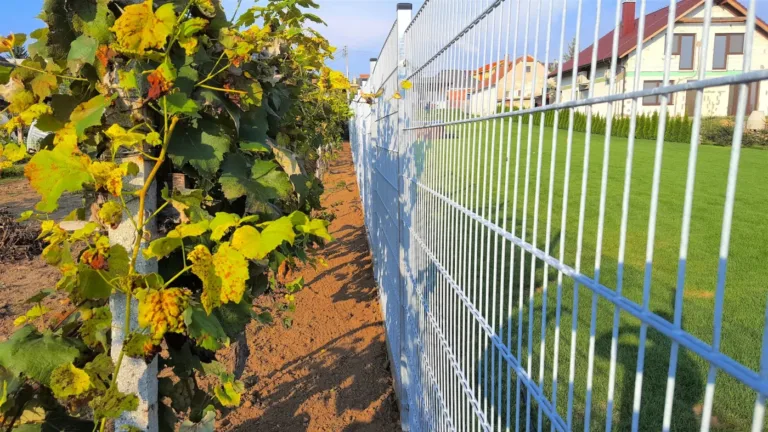Plot z 2D panelov na hranici pozemku